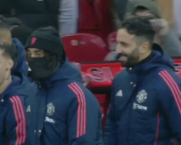 A Reação De Ruben Amorim Ao Ver Um Cachecol Do Benfica Em Old Trafford