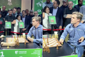 O Momento Em Que Carlsen e Nepomniachtchi Dividem Título Mundial De Xadrez Rápido