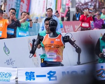 Não é “Black Mirror”, é Real. Robôs Correm Na Meia Maratona De Yizhuang