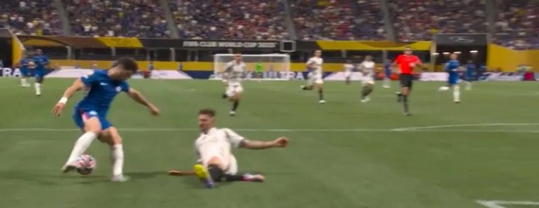 Pedro Neto Marca Golaço: Defesa Do LA FC Ainda Deve Estar à Procura Da Bola Pedro Neto Marca Golaço: Defesa Do LA FC Ainda Deve Estar à Procura Da Bola