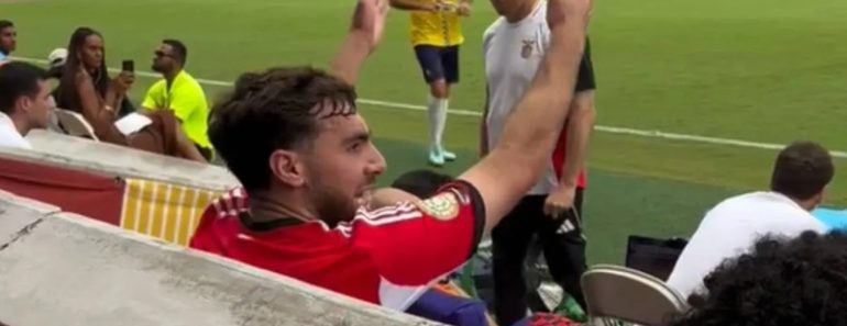 “F… You”: Novas Imagens Mostram a Discussão De Kökçü e Bruno Lage Vista Atrás Do Banco Do Benfica “F… You”: Novas Imagens Mostram a Discussão De Kökçü e Bruno Lage Vista Atrás Do Banco Do Benfica