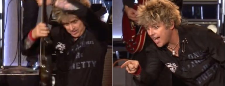 Billie Joe Perdeu a Paciência Com Homem Que Passou Concerto a Disparar Água Para a Sua Cara Billie Joe Perdeu a Paciência Com Homem Que Passou Concerto a Disparar Água Para a Sua Cara