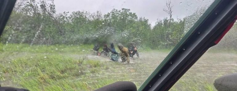 Família Sobrevive 24 Horas Em Barco Preso Durante Tempestade No Alasca Família Sobrevive 24 Horas Em Barco Preso Durante Tempestade No Alasca