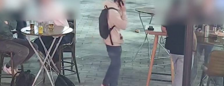 Ladrão Que Usava Os Pés Para Roubar Mochilas Em Pubs De Londres Foi Apanhado Em Vídeo Ladrão Que Usava Os Pés Para Roubar Mochilas Em Pubs De Londres Foi Apanhado Em Vídeo