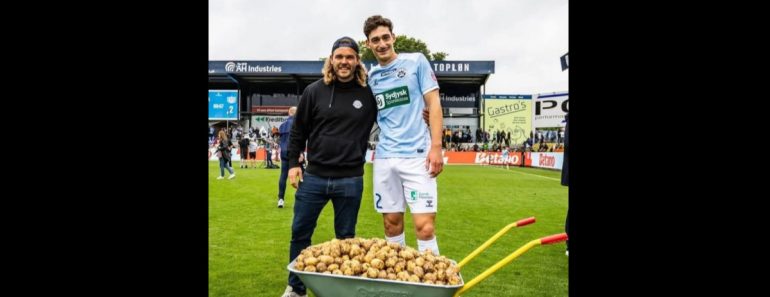 Foi o “Homem Do Jogo” e Recebeu Prémio MVP Invulgar… Um Carrinho De Mão Cheio Com Batatas Foi o “Homem Do Jogo” e Recebeu Prémio MVP Invulgar… Um Carrinho De Mão Cheio Com Batatas