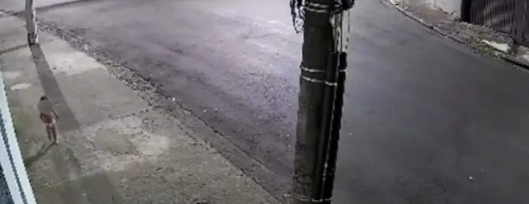 Menina De 3 Anos Filmada Na Rua a Chamar Pela Mãe… Que Tinha Ido a Baile Funk Menina De 3 Anos Filmada Na Rua a Chamar Pela Mãe… Que Tinha Ido a Baile Funk