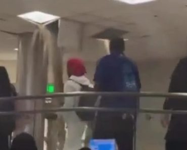 Água De Esgoto Faz Teto De Aeroporto Ceder Nos EUA Água De Esgoto Faz Teto De Aeroporto Ceder Nos EUA