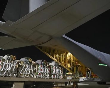 Itália Envia Primeiro Avião Para Entrega De Ajuda Em Gaza. Veja o Vídeo Itália Envia Primeiro Avião Para Entrega De Ajuda Em Gaza. Veja o Vídeo