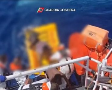 Guarda Costeira Italiana Resgata Sobreviventes Após Naufrágio Que Matou 26 Pessoas Ao Largo De Lampedusa Guarda Costeira Italiana Resgata Sobreviventes Após Naufrágio Que Matou 26 Pessoas Ao Largo De Lampedusa