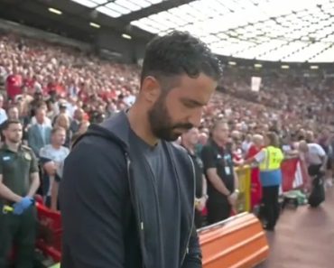 Dos Aplausos Ao Silêncio Total. Diogo Jota Recordado No United-Arsenal Dos Aplausos Ao Silêncio Total. Diogo Jota Recordado No United-Arsenal