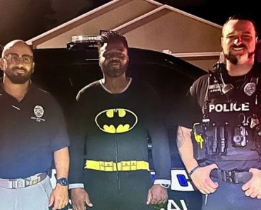 Apanha Ladrão Vestido Com Pijama Do Batman. “Deu-Me Confiança Extra” Apanha Ladrão Vestido Com Pijama Do Batman. “Deu-Me Confiança Extra”