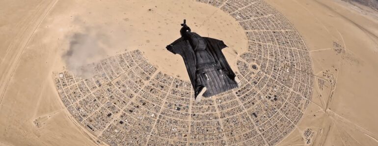 Temerário Salta Sobre o Festival Burning Man Em Vídeo Espetacular Temerário Salta Sobre o Festival Burning Man Em Vídeo Espetacular