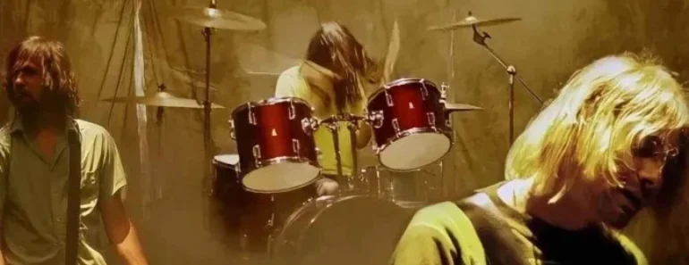 Vídeo Mostra Momento Em Que Os Nirvana Tocaram “Smells Like Teen Spirit” Pela 1º Vez Vídeo Mostra Momento Em Que Os Nirvana Tocaram “Smells Like Teen Spirit” Pela 1º Vez
