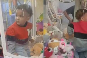 Menino Desaparece Em Jantar e é Encontrado Dentro De Máquina De Peluches