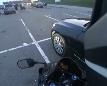 Condutor De Bentley Deixa Lixo No Chão e Motociclista Vai Atrás Dele Para Lhe Devolver o Saco Condutor De Bentley Deixa Lixo No Chão e Motociclista Vai Atrás Dele Para Lhe Devolver o Saco