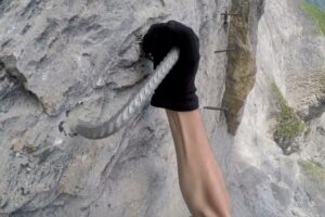 Montanhista Grava a Sua Impressionante Escalada à Via Ferrata Mais Longa Da Suíça
