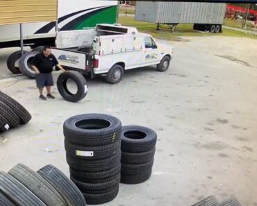 Homem Foi Humilhado Por Um Simples Pneu… Acabando Por Ficar “Desarmado” Homem Foi Humilhado Por Um Simples Pneu… Acabando Por Ficar “Desarmado”