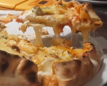 Pizza Com 1.001 Tipos De Queijo Bate Recorde Mundial Do Guinness Pizza Com 1.001 Tipos De Queijo Bate Recorde Mundial Do Guinness