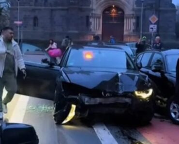 Investigada Colisão De Carro Contra Paragem De Autocarro Na Alemanha Investigada Colisão De Carro Contra Paragem De Autocarro Na Alemanha