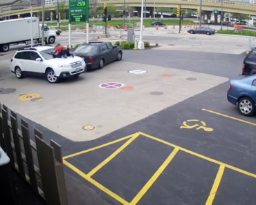 Mulher Faz Tudo Para Evitar Que o Seu Carro Seja Roubado… e Consegue Mulher Faz Tudo Para Evitar Que o Seu Carro Seja Roubado… e Consegue