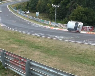 Condutor Ao Volante De Um Daihatsu Conseguiu “Salvação Épica” Em Nürburgring Condutor Ao Volante De Um Daihatsu Conseguiu “Salvação Épica” Em Nürburgring
