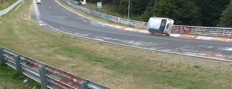 Condutor Ao Volante De Um Daihatsu Conseguiu “Salvação Épica” Em Nürburgring Condutor Ao Volante De Um Daihatsu Conseguiu “Salvação Épica” Em Nürburgring