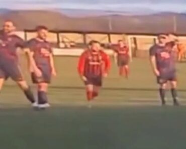 Já Corre Mundo. Cotovelada é Tão Chocante Que Deu Detenção e Despedimento Já Corre Mundo. Cotovelada é Tão Chocante Que Deu Detenção e Despedimento