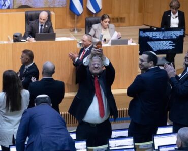 Israel: Assim Foi a Aprovação Da Pena De Morte (Ministro Levou Champanhe) Israel: Assim Foi a Aprovação Da Pena De Morte (Ministro Levou Champanhe)