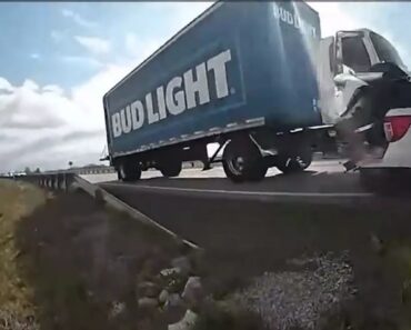 Homem Rouba Camião De Cerveja e Embate Contra Carro Patrulha Após Perseguição Policial Homem Rouba Camião De Cerveja e Embate Contra Carro Patrulha Após Perseguição Policial