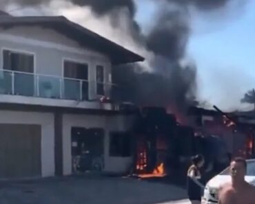 O Momento Em Que Avião Cai Em Zona Residencial No Sul Do Brasil Provocando Quatro Mortos O Momento Em Que Avião Cai Em Zona Residencial No Sul Do Brasil Provocando Quatro Mortos