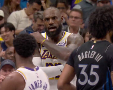LeBron Dá “Raspanete” Ao Filho Em Pleno Jogo Após Passe Mal Executado LeBron Dá “Raspanete” Ao Filho Em Pleno Jogo Após Passe Mal Executado