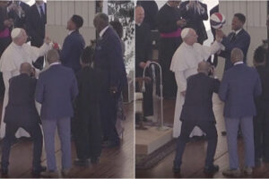 Jogador De Basquetebol Ensina Papa Leão XIV a Girar Uma Bola Na Ponta Do Dedo