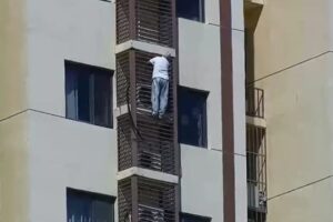 Ficou Presa No 27.º Andar e Decidiu Descer Pelo Lado De Fora… Tem 89 Anos