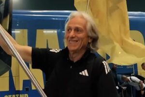 Jorge Jesus “Louco” Com Receção Dos Adeptos Do Al Nassr: Nem a Bandeira Escapou…