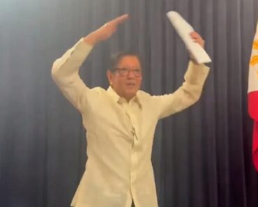 Presidente Filipino Faz Jumping Jacks Para Provar Ter Saúde. “Mentirosos” Presidente Filipino Faz Jumping Jacks Para Provar Ter Saúde. “Mentirosos”