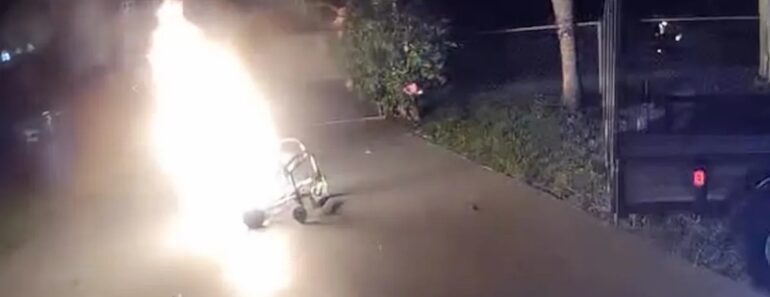 Cadeira De Rodas Elétrica Explode à Porta De Casa Na Florida Cadeira De Rodas Elétrica Explode à Porta De Casa Na Florida