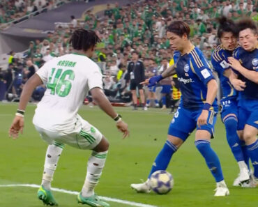 Canto Curto Na Liga Dos Campeões Da AFC Acaba Em Choque De Cabeças Numa Jogada Ensaiada Desastrosa Canto Curto Na Liga Dos Campeões Da AFC Acaba Em Choque De Cabeças Numa Jogada Ensaiada Desastrosa