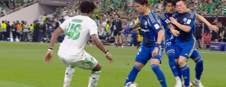 Canto Curto Na Liga Dos Campeões Da AFC Acaba Em Choque De Cabeças Numa Jogada Ensaiada Desastrosa Canto Curto Na Liga Dos Campeões Da AFC Acaba Em Choque De Cabeças Numa Jogada Ensaiada Desastrosa