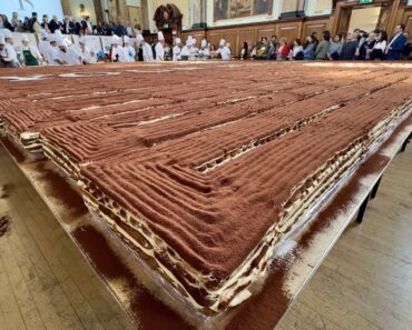 Maior Tiramisù Do Mundo Está Aí: 20 Mil Ovos, Campos De Futebol e Paixão Maior Tiramisù Do Mundo Está Aí: 20 Mil Ovos, Campos De Futebol e Paixão