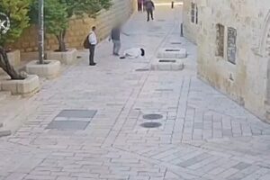 Freira Atirada Ao Chão e Pontapeada Por Judeu Em Israel. Homem Foi Detido