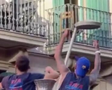 Raphinha Reage Com Pirete a Camisola Do Real Madrid Na Festa Do Barcelona Raphinha Reage Com Pirete a Camisola Do Real Madrid Na Festa Do Barcelona
