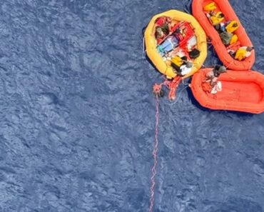 Onze Pessoas Resgatadas Com Vida Após Queda De Avião No Mar Onze Pessoas Resgatadas Com Vida Após Queda De Avião No Mar