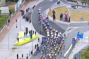 Surreal: Homem Visivelmente Alterado Tenta Assustar Ciclistas Do Giro e Quase Derruba Um