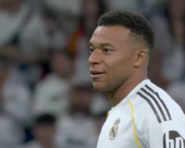 Mbappé Regressou De Lesão e Foi Assobiado Por Todo o Bernabéu Mbappé Regressou De Lesão e Foi Assobiado Por Todo o Bernabéu