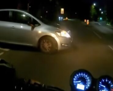 Um Condutor Que Aprendeu o Porquê De Não Provocar Sem Motivo Um Motociclista Um Condutor Que Aprendeu o Porquê De Não Provocar Sem Motivo Um Motociclista
