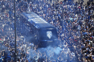 Incrível. Mar De Gente “Engole” Autocarro Do FC Porto No Dragão