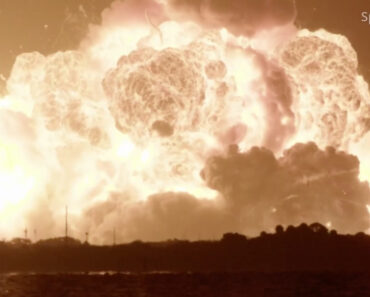 Foguetão Da Blue Origin Explode Durante Teste e Pinta Céu De Laranja Foguetão Da Blue Origin Explode Durante Teste e Pinta Céu De Laranja
