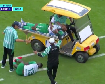 Carro-Maca Causa Momento Insólito e Atinge Jogador Durante Jogo No Equador Carro-Maca Causa Momento Insólito e Atinge Jogador Durante Jogo No Equador