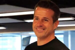De Sorriso De Orelha a Orelha, Marco Silva Já Conheceu Os Cantos à Luz