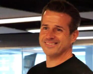 De Sorriso De Orelha a Orelha, Marco Silva Já Conheceu Os Cantos à Luz De Sorriso De Orelha a Orelha, Marco Silva Já Conheceu Os Cantos à Luz